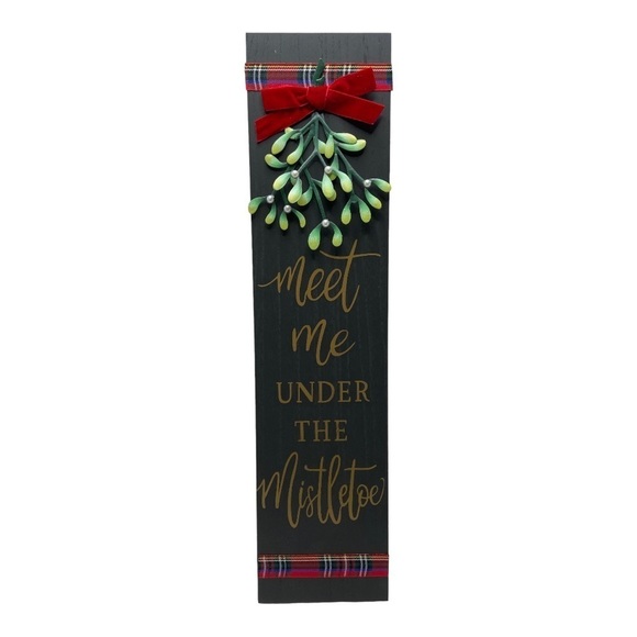 Ashland “Meet Me Under The Mistletoe“ Wood Wall Decor Sign NWT - Picture 1 of 8